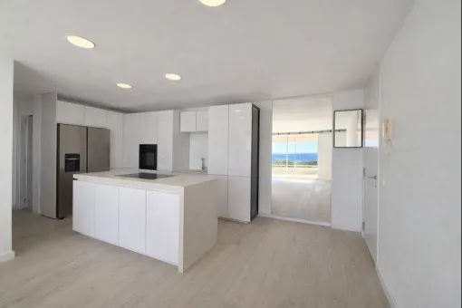 Cala Vinyas, renovated apartment for long-term rental on the seafront in Cala Vinyas, with sunny terrace, pool and direct access to the sea — photo 6