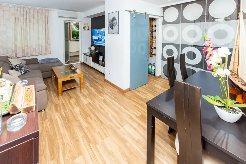 Bonallarmca offers this great opportunity in Son Ferrer. Beautiful ground floor renovated with taste in a very quiet area, with excellent quality — photo 3