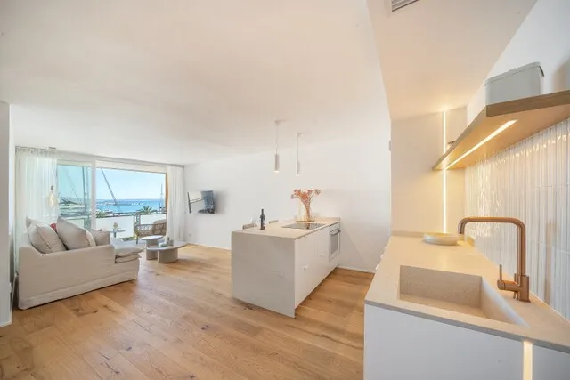 Exclusive harbourfront apartment for sale in Palma, Mallorca — photo 2