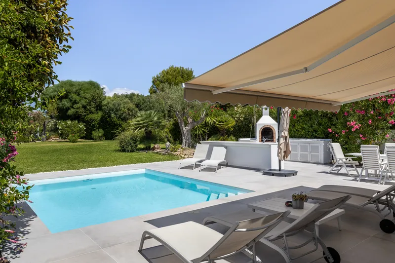 Villa in Santa Ponsa - Views over the green to the pool — photo 3