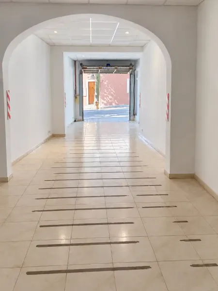 We present this spacious and bright home located in the old town of Alaró, one of the most charming villages in Mallorca, surrounded — photo 2