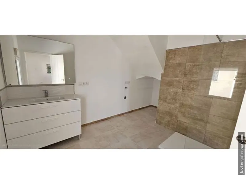 Rental of semi-detached house on Calle Sant Martí — photo 9