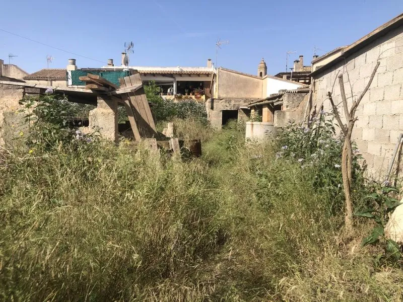 Central urban plot on a quiet street in Ses Salines — photo 1
