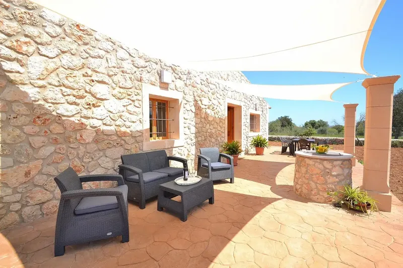 Enjoy the tranquility of the Mallorcan countryside in this beautiful finca with private pool, available for seasonal rental, located in — photo 9