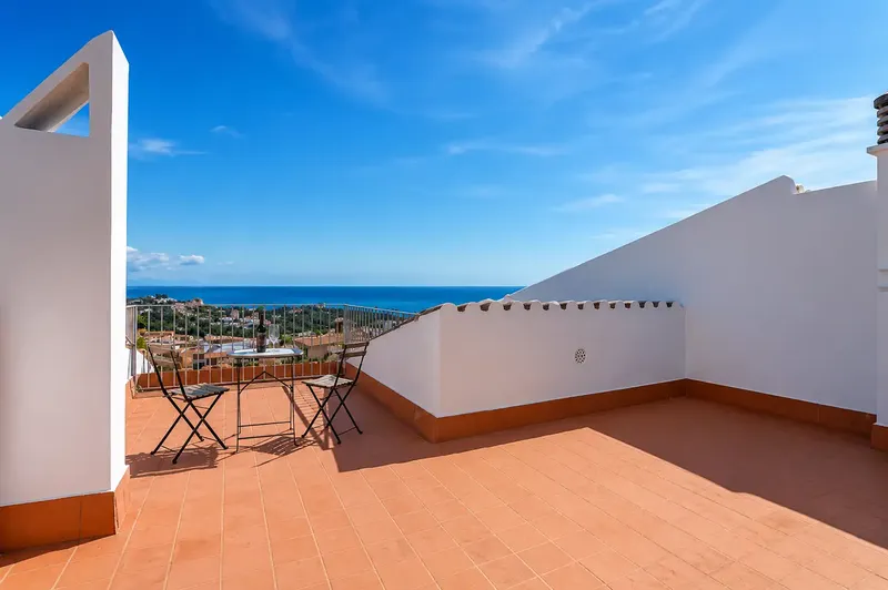 This well-kept townhouse in a quiet area of Genoa impresses with its Mediterranean style, spacious outdoor areas and its — photo 10