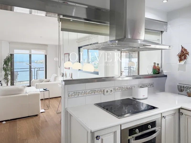 Spacious flat with direct sea views in Cala Mayor — photo 12