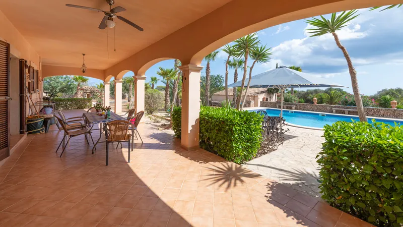 Idyllic finca in Santanyi with Mallorcan charm and panoramic views — photo 3