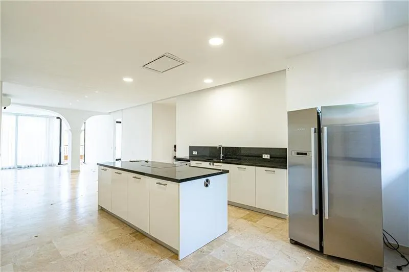 Ground floor flat with a terrace and garden, right on the beachfront with panoramic sea views — photo 2