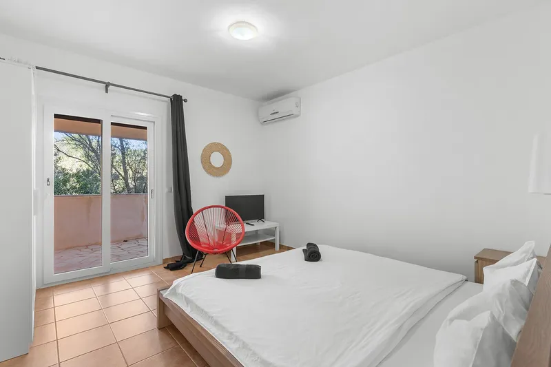 Attractive villa with holiday rental license, pool and green views near the beach — photo 12