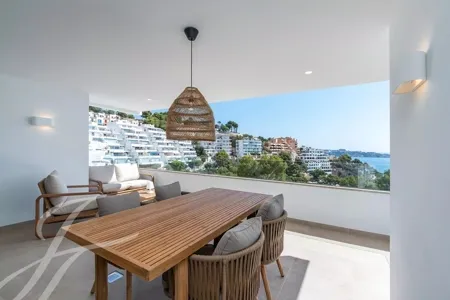 Stylish sea-view apartment near the beach in Illetes (Ses) — photo 1