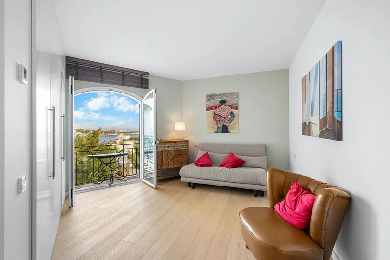 Stylish penthouse with fantastic sea views in Bendinat — photo 9