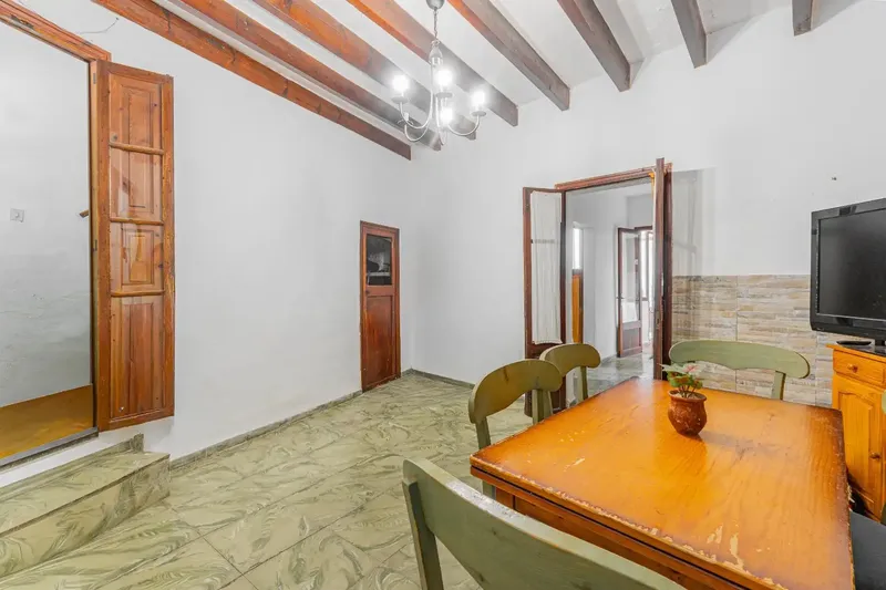 House of 211 m2 for renovation in Inca for sale — photo 1