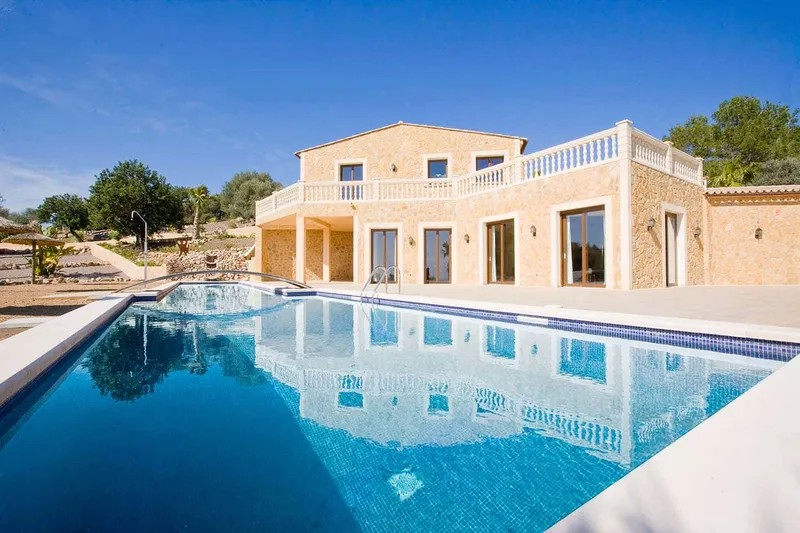 Luxury estate on 50,500 m² land for rent — photo 1