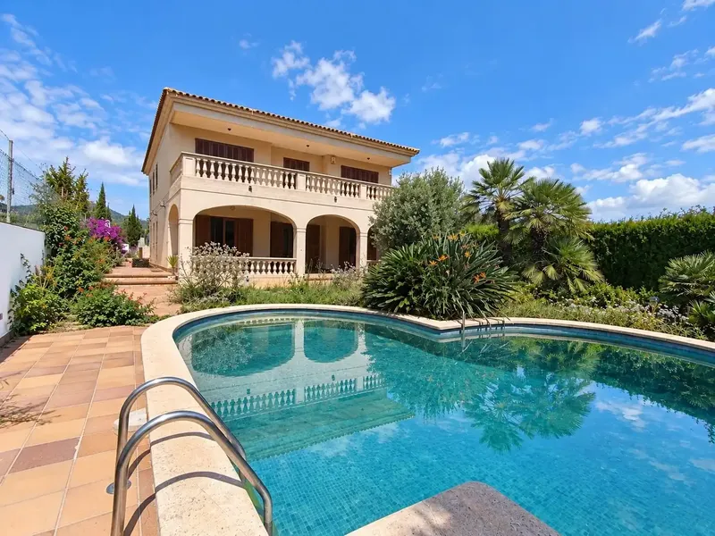 Chalet for sale with private pool, in one of the most prestigious areas of the island, Cala Bona, well known for its beautiful beaches. — photo 4