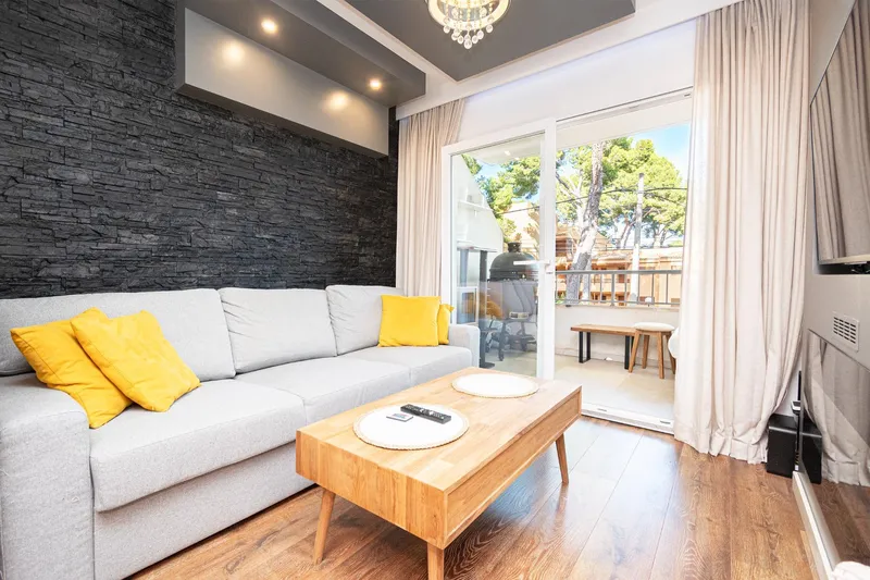 Renovated 1-bedroom apartment with terrace and parking 300 meters from the sea in Santa Ponsa — photo 3