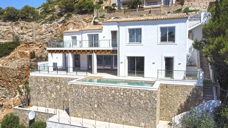 Luxury villa on the first sea line with infinity pool in Port Andratx — photo 2