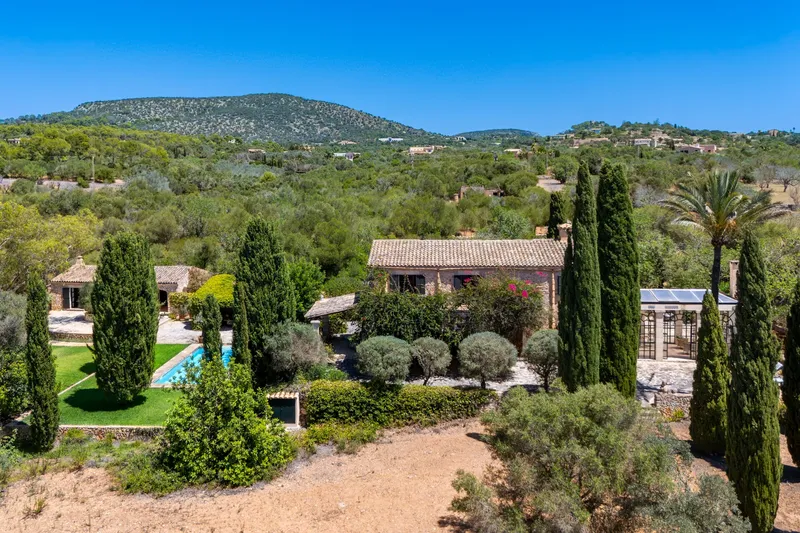 Authentic finca near Santanyí with guest house, winter garden and open views — photo 3