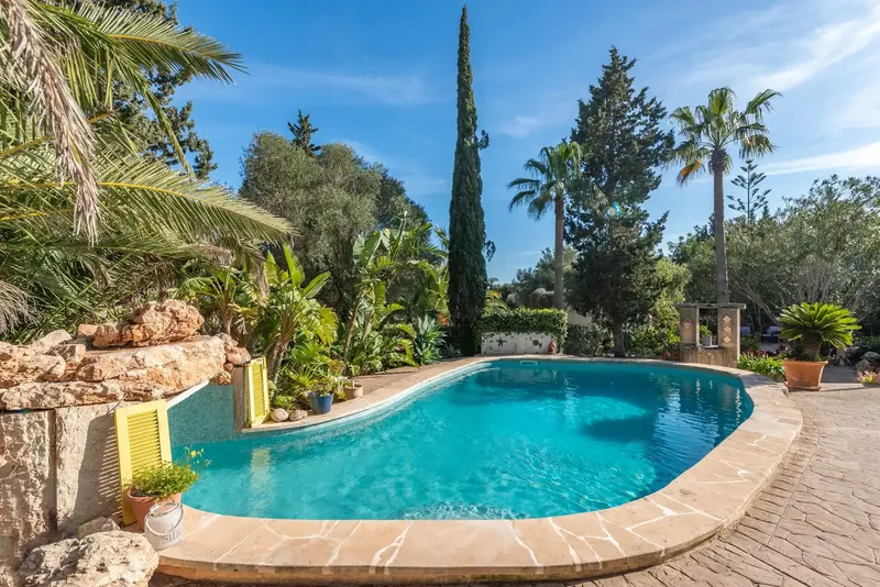 This unique finca with approx. 200 m² of living space combines traditional Mallorcan style with attractive appreciation potential — photo 2