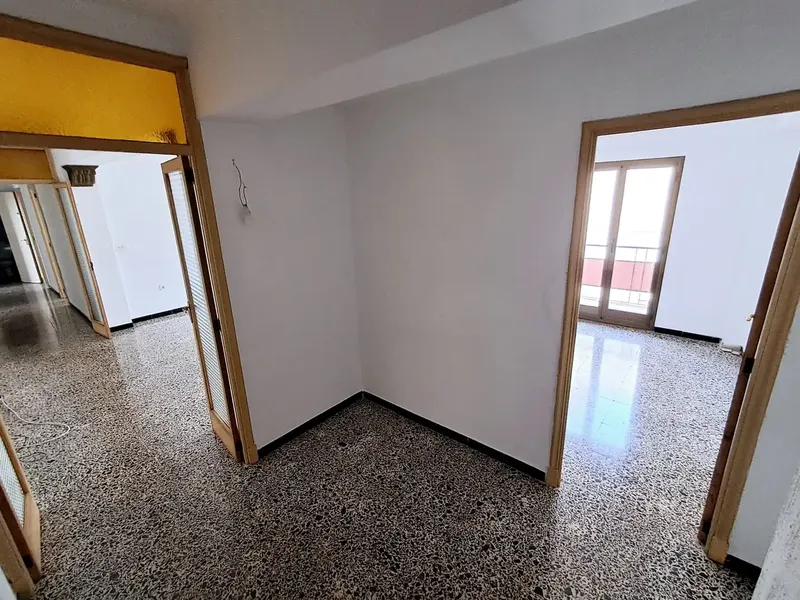 AMPLIO PISO EN ZONA SANTA CATALINA — photo 1