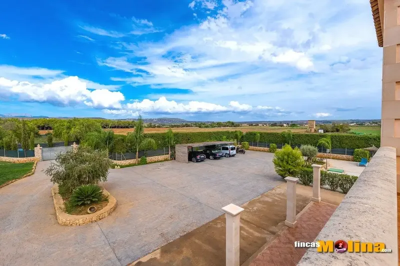Discover this majestic villa in Son Ferriol, a true oasis of luxury spanning a generous 683 m2 and surrounded — photo 10