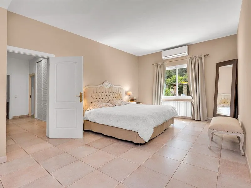 Villa for Sale in Luxury Area of Santa Ponsa — photo 5