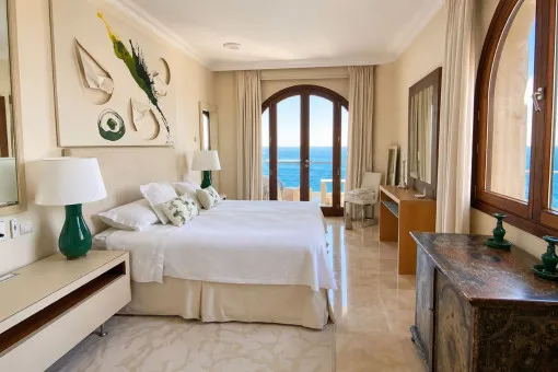 Sol de Mallorca, luxury frontline villa in Sol de Mallorca with pool and sea views, available yearly from September to July — photo 11
