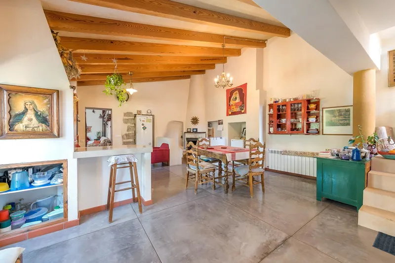 Charming village house with private pool in Galilea — photo 5