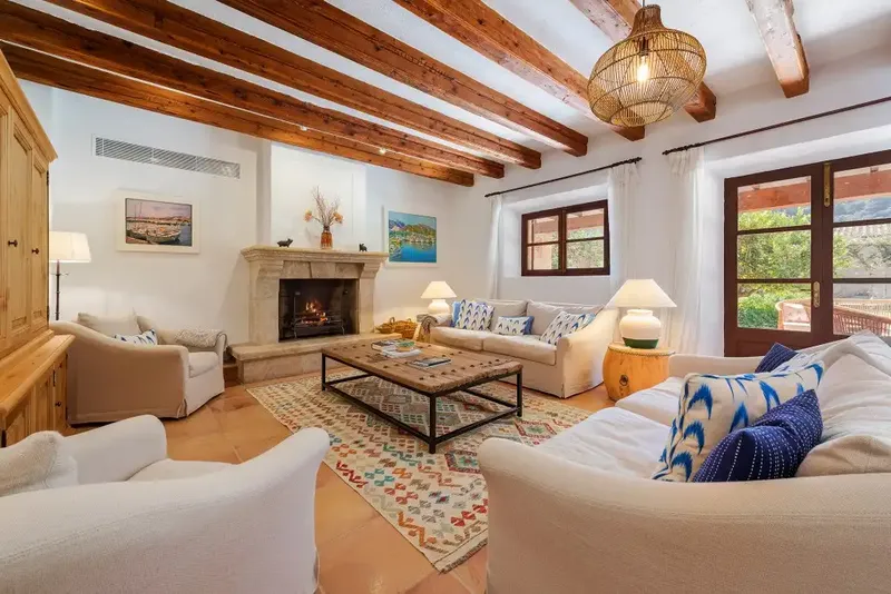 This impressive finca is located in the quiet and beautiful Vall d'en March about 2 km east of Pollença. It occupies 50,000m2 (12.3 acres) — photo 11