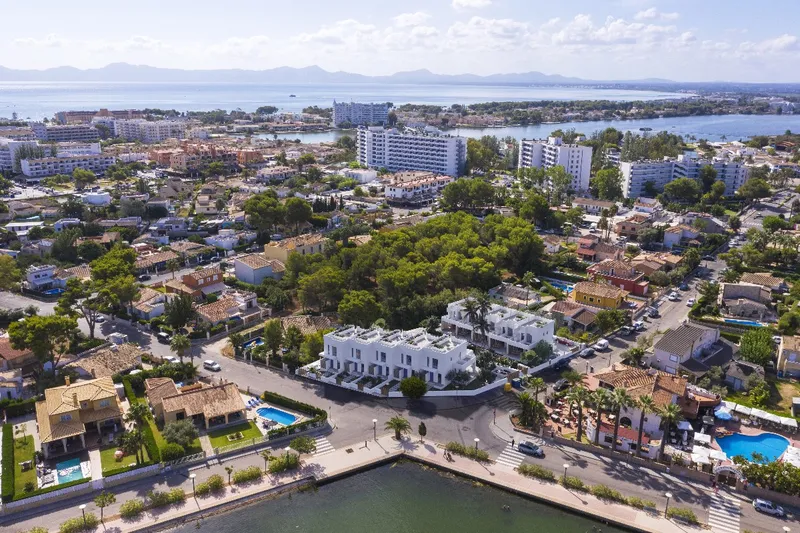 Only 2 Units Left in This New Modern Project with a Total of 10 Townhouses and Community Pool in Puerto Alcudia with Completion Date in 2026 — photo 6