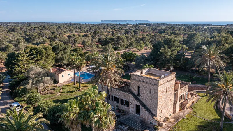 Mediterranean finca near Ses Salines with a large pool and lots of charm — photo 2