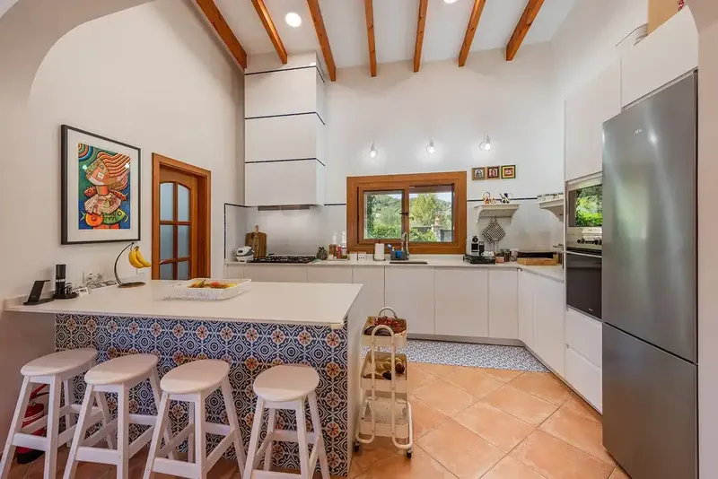 Located in the exclusive urbanization Crestatx, near Pollensa, this beautiful renovated villa combines contemporary design, energy efficiency — photo 10