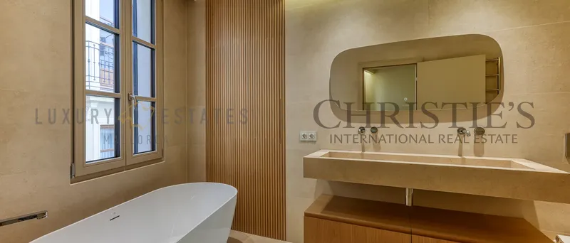 Large renovated apartment in Palma with communal roof terrace with sea views — photo 5