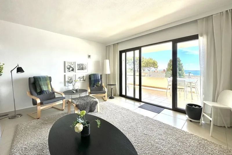 Stunning flat with terrace on the seafront in Palmanova — photo 12