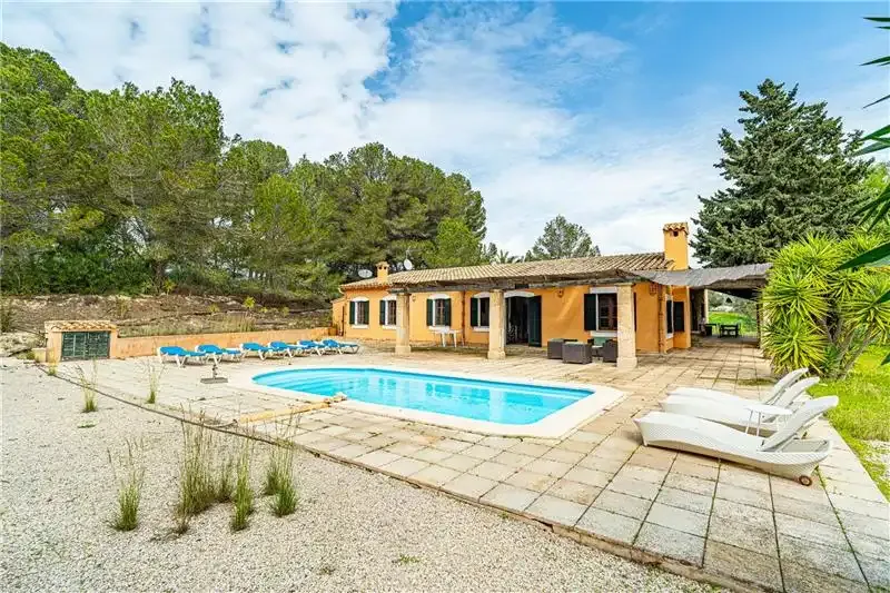 Rustic estate on plot of approx. 28,000 m2 with pool — photo 1