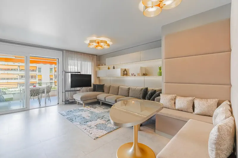 Discover this completely renovated apartment in one of the most exclusive communities in Portals Nous, with direct access to the — photo 1