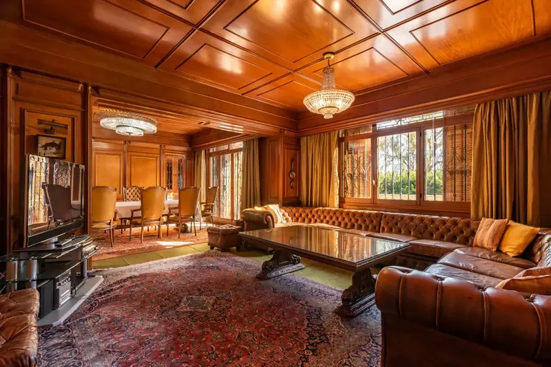 This beautiful classic Mallorcan style villa in Palma de Mallorca is located in a privileged and quiet residential area in the prestigious — photo 6