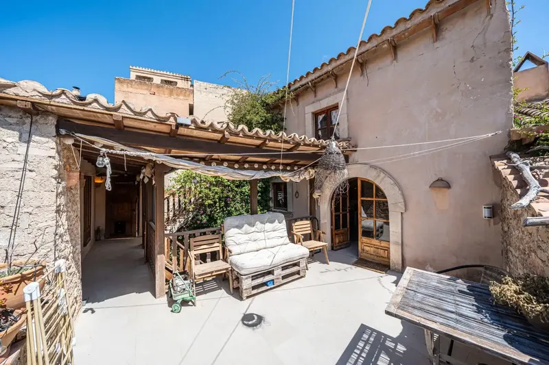 Gestpropiedad presents in Mallorca this house in Capdepera, a real estate opportunity located a few meters from the castle. The property — photo 3
