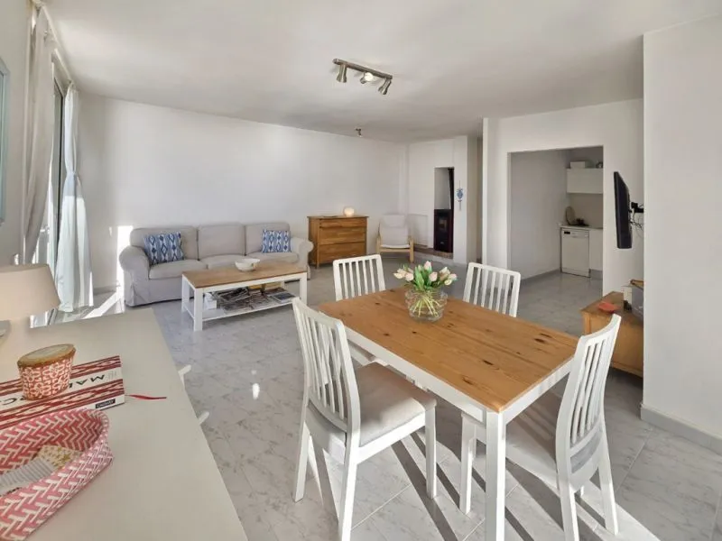 Bright, light-filled apartment on the first sea line in Portocolom — photo 6