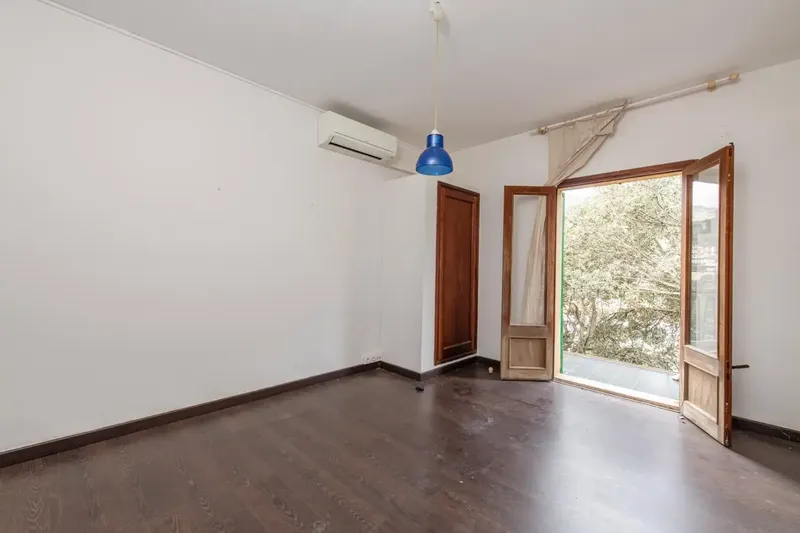 A house with many possibilities and ample space to make the most of. — photo 9