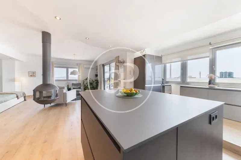 Designer penthouse with 120 m² of terraces and sea views for sale in S'Escorxador — photo 6