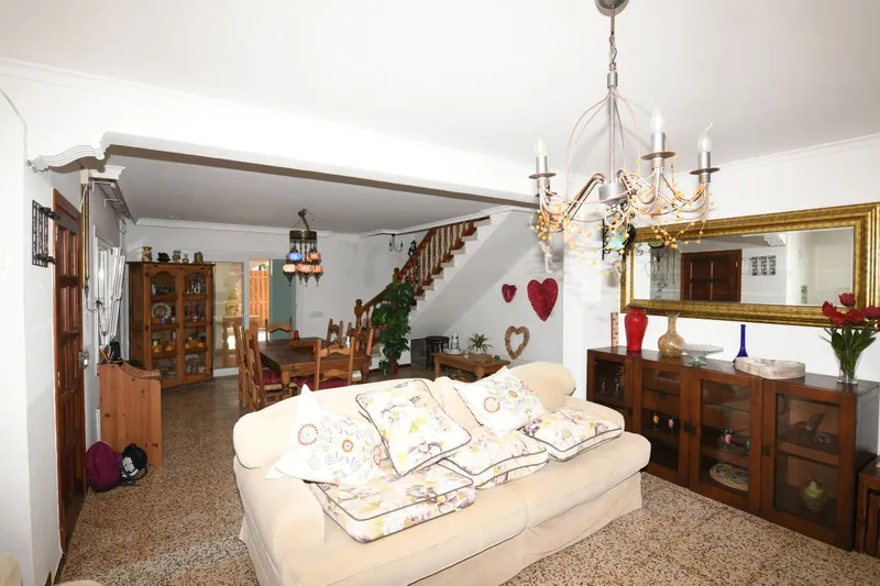 Spacious villa with great potential on a quiet street in Cala Llombards — photo 8