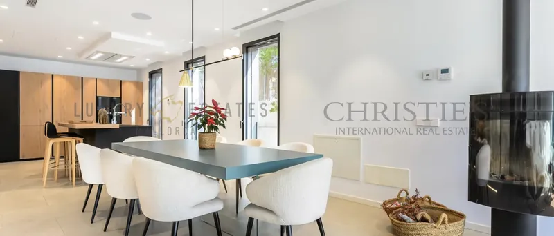 Luxurious villa with sea views in Portals Nous — photo 10