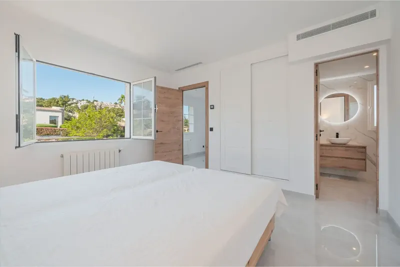 Exclusive chalet for sale in a sought-after area of Santa Ponsa, just a few minutes' walk from the beach. — photo 5
