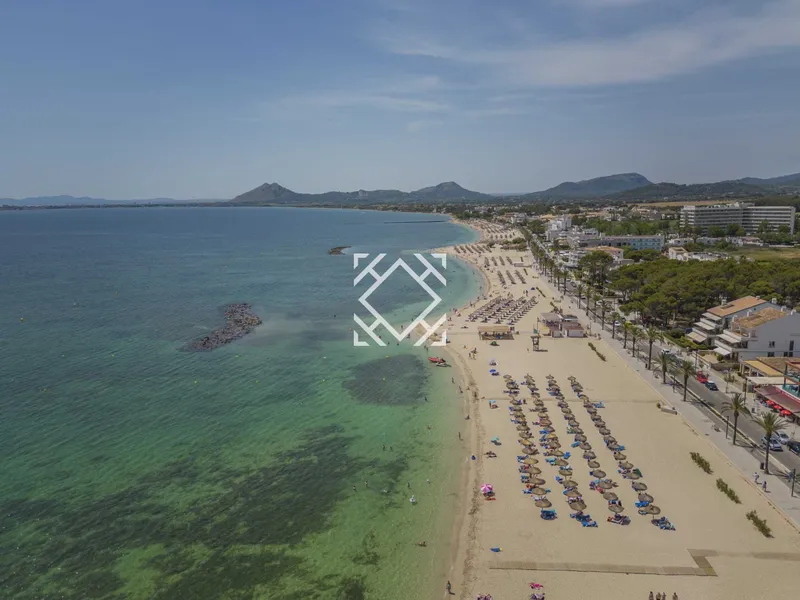 Luxury first line apartment with holiday license in Puerto de Pollensa, Mallorca — photo 5