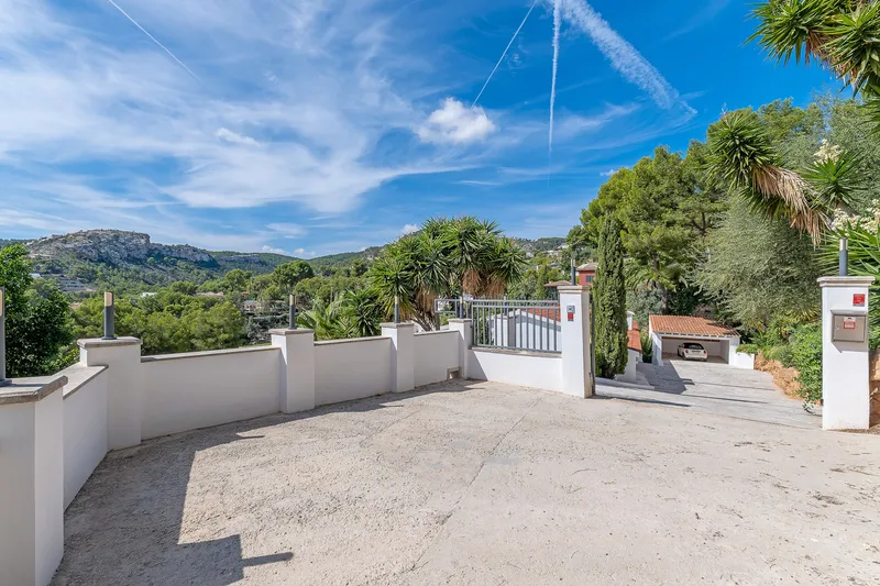 Renovated villa in Son Vida with large pool terrace and privacy — photo 8