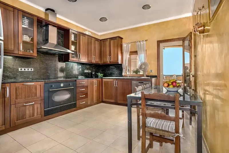 Spacious village house in Selva, Mallorca, with 370 m², private pool, garden and several terraces — photo 4
