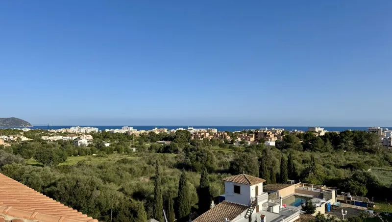 Apartment with large terrace and sea views in Cala Millor — photo 1