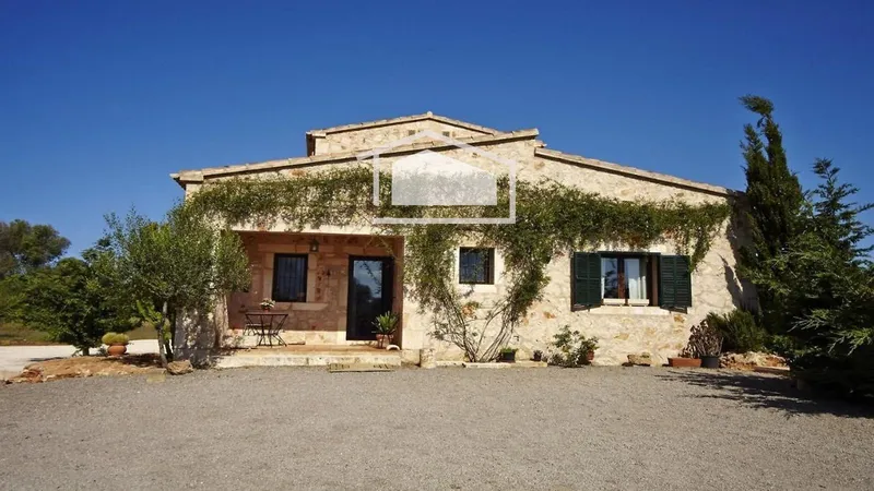 Charming finca in Es Llombards: tourist license for 10 people — photo 7