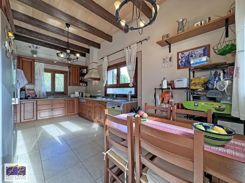 We present this magnificent single-family home, located in the sought-after Bonaire urbanization in Alcudia. Built in 2008 with a high — photo 12