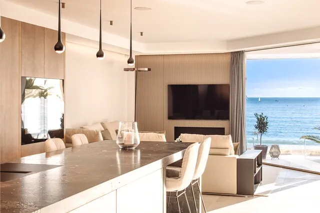 Designer beachfront apartment with private access for sale in Portixol, Palma — photo 6